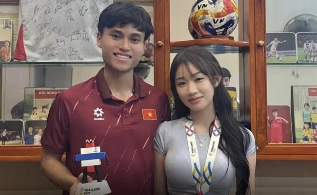 Bước 4: Đăng Nhập & Bắt Đầu Chơi